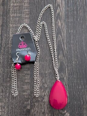 Paparazzi Silvertone Necklace & Earrings Set NWT